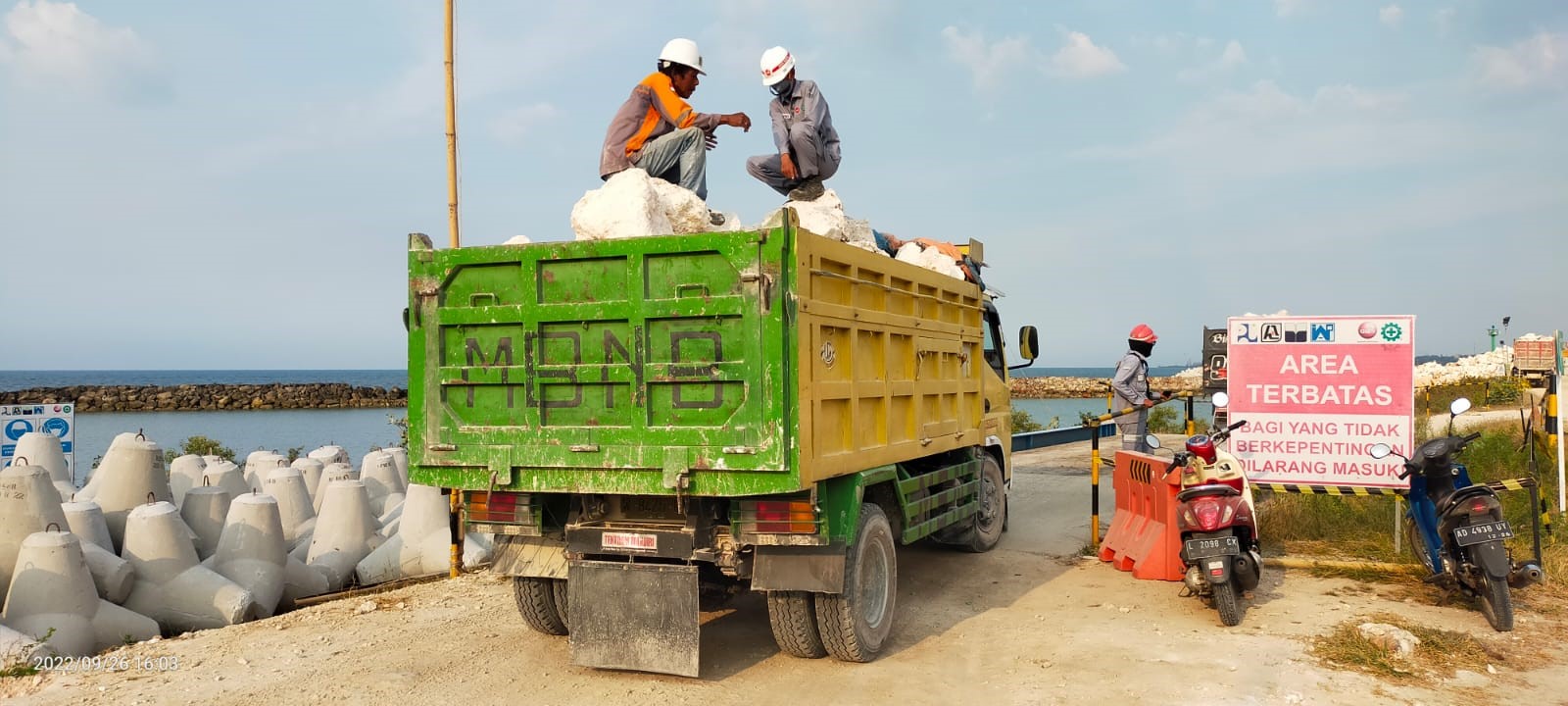 01. Januari - Two-Way Verification Process untuk mengurangi Loss Bahan Batu Boulder - Proyek Pembangunan Breakwater Brondong, Lamongan