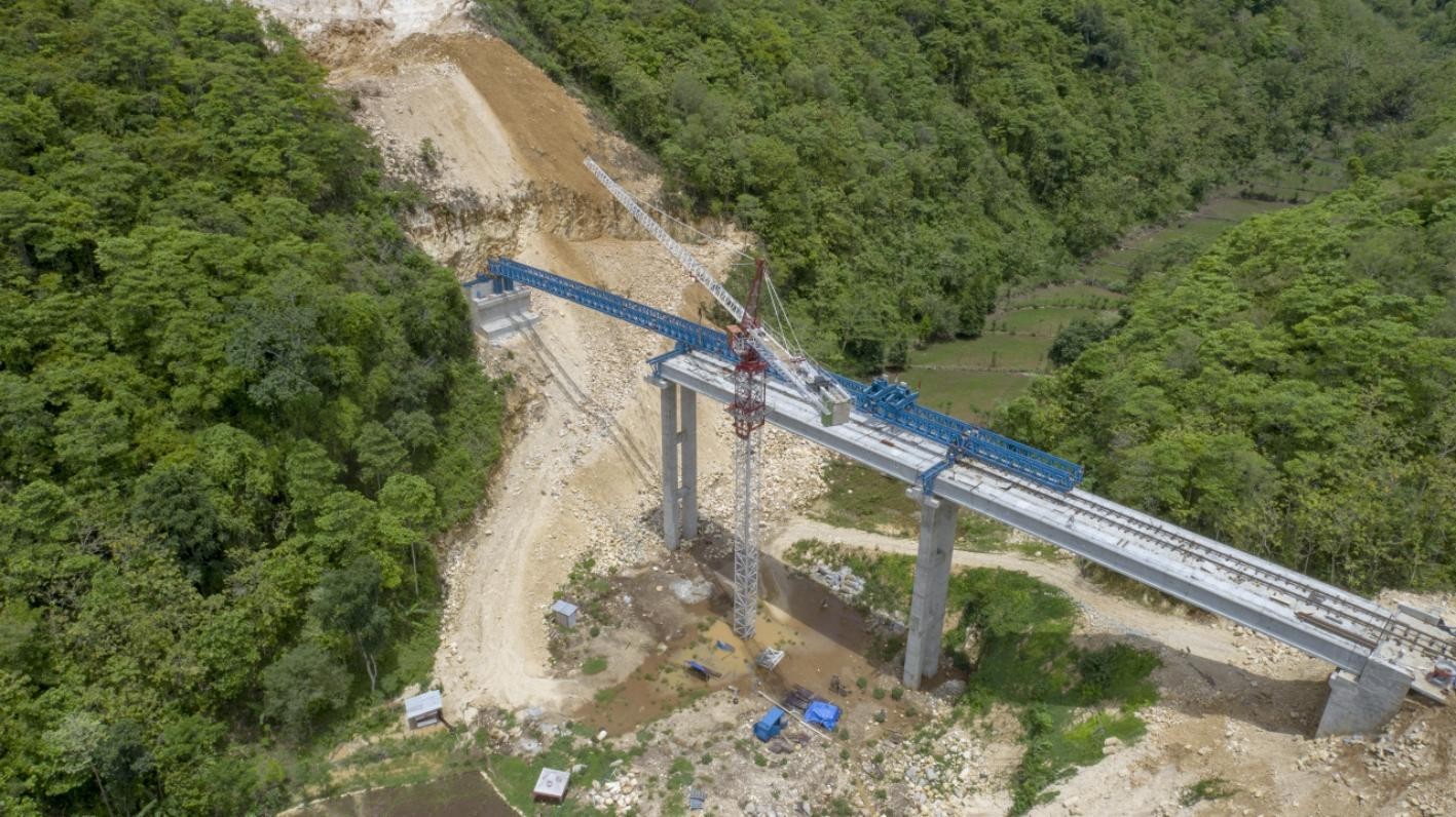 0<span class="highlight">2</span>. Februari - Pelaksanaan Erection Girder dan Pemasangan Matras Perkuatan Type II - Proyek Pembangunan Jalan Baru Planjan - Baron - Tepus